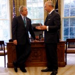 Avec le Président George W. BUSH en tête-à-tête dans le bureau ovale, Maison Blanche