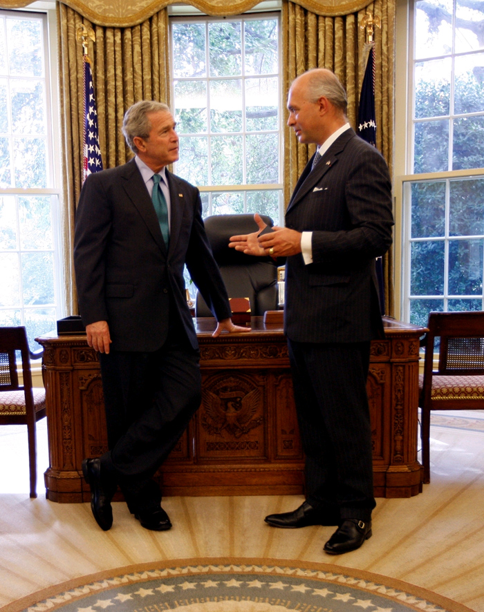 Avec le Président George W. BUSH en tête-à-tête dans le bureau ovale, Maison Blanche